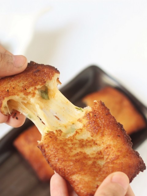spicy cheese bread roll