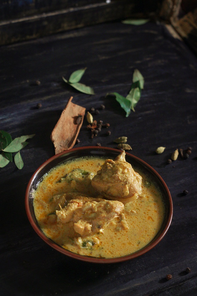 A very flavorful and delicious kerala style chicken curry made with warm aromatic spices and coconut milk.