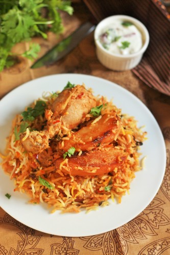 Pakistani Chicken Biryani recipe-A chicken biryani recipe made in Pakistani Style with chicken and potatoes. #halalrecipes #faskitchen #chickenbiryani#pakistanibiryani #biryanirecipe