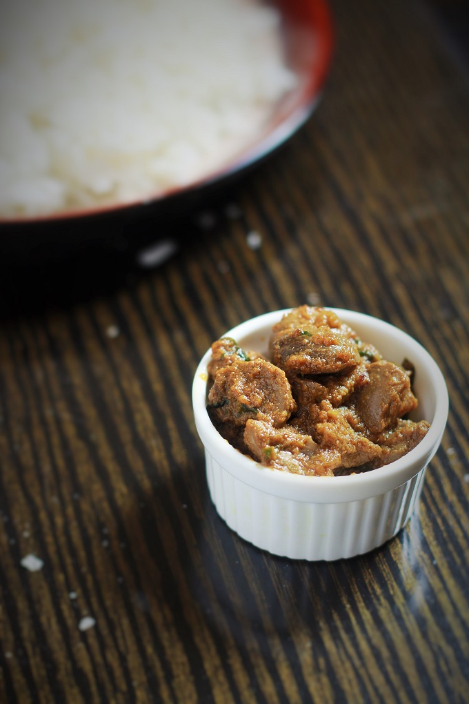 Lamb Kidney Recipe or the Gurda Masala. A tasty and simple preparation which will make cooking the lamb kidney as simple as a breeze. Follow the tips below for minimal smell and maximum taste.