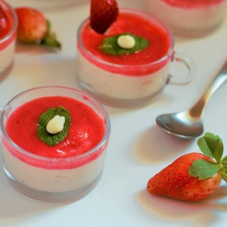 No Gelatin Eggless Strawberry Mousse Recipe - A very simple mousse recipe made with just 4 ingredients!! Yes!!! Can you believe that?? It's simple, tasty and yummy that you will never have enough of it.