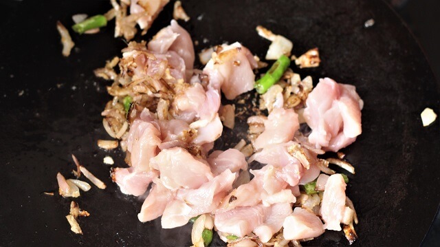 chicken pieces added in tawa chicken fry