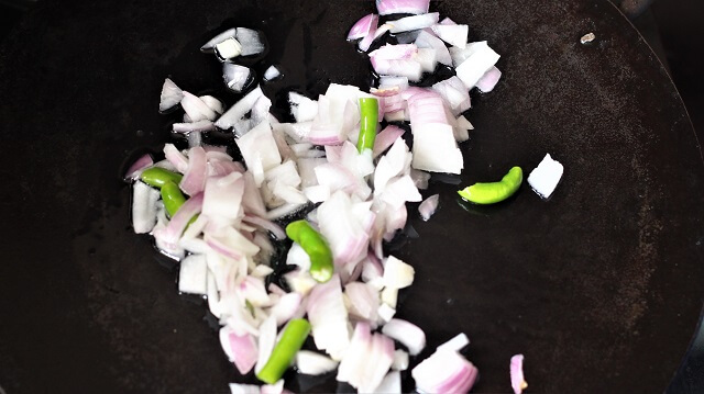 onion, green fried in tawa chicken recipe