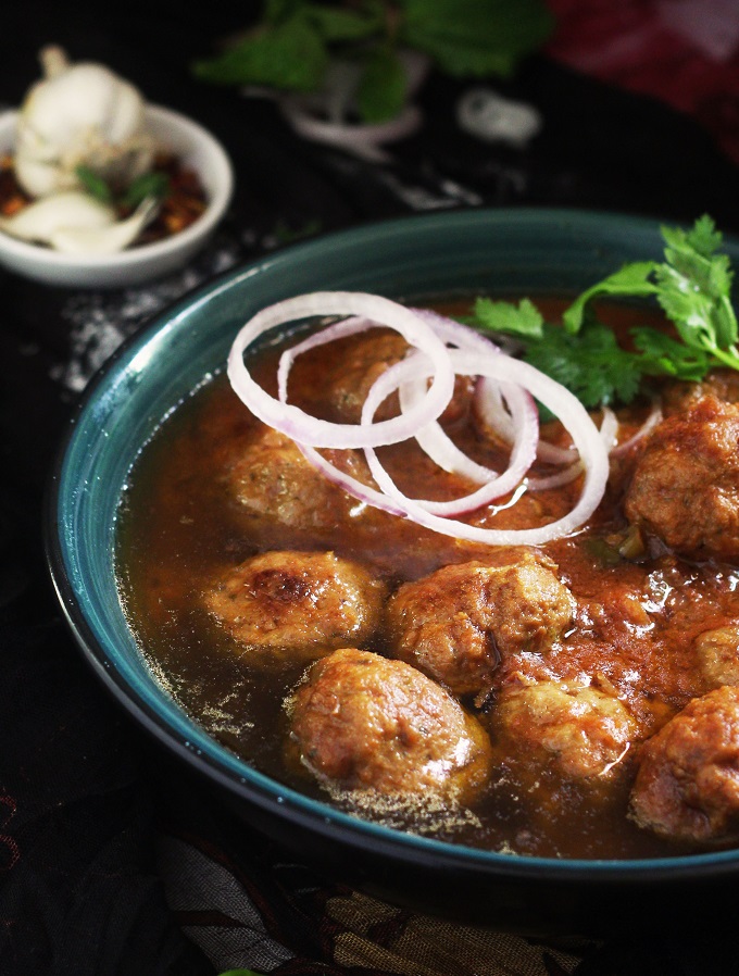 Mutton Kofta Curry or the Indian Meatball Curry recipe, a delicious kofta curry made with mutton mince in succulent onion tomato gravy with aromatic Indian spices. The koftas will be soft on the inside when you follow the simple tip that I have provided in this post