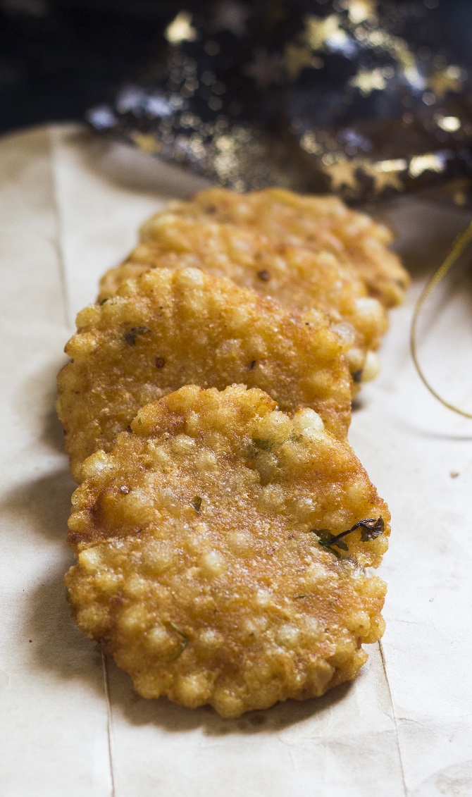 Javvarisi Vadai or the Sabudana vada is made with the sago or the tapioca pearls. These irresistible snacks are truly scrumptious. Javvarisi is nothing but the tapioca pearls in Tamil.