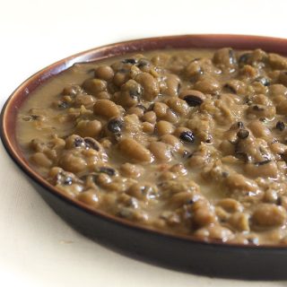 Lobia Recipe, Pakistani or the Black Eyed Peas Curry is a simple and tasty preparation. It tastes awesome with both rice and roti.