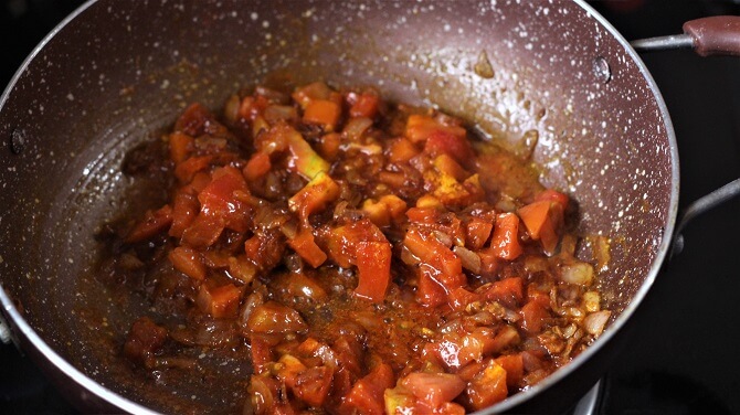 masala being cooked for making bhindi masala recipe