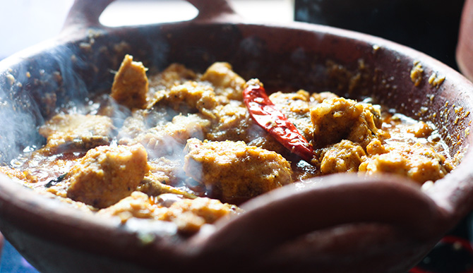 Garlic Lemon Chicken Recipe in Indian Style or the Lehsuni Nimbu Murgh is a scrumptious chicken dish.